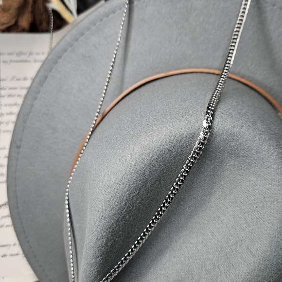 Silver Scalloped Herringbone Chain - Picture 4 of 10